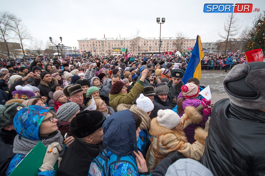 Встреча Олимпийского Огня на привокзальной площади